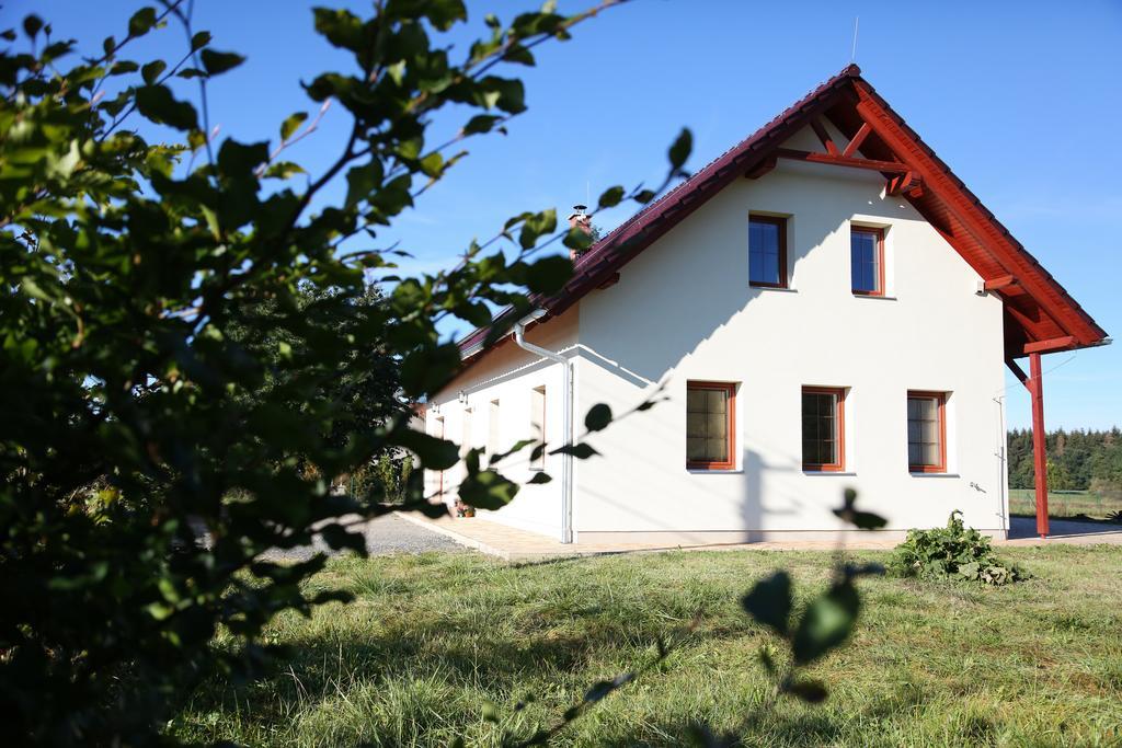 Отель Penzion Recall Troskovice Экстерьер фото