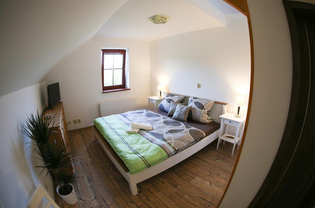 Отель Penzion Recall Troskovice Экстерьер фото