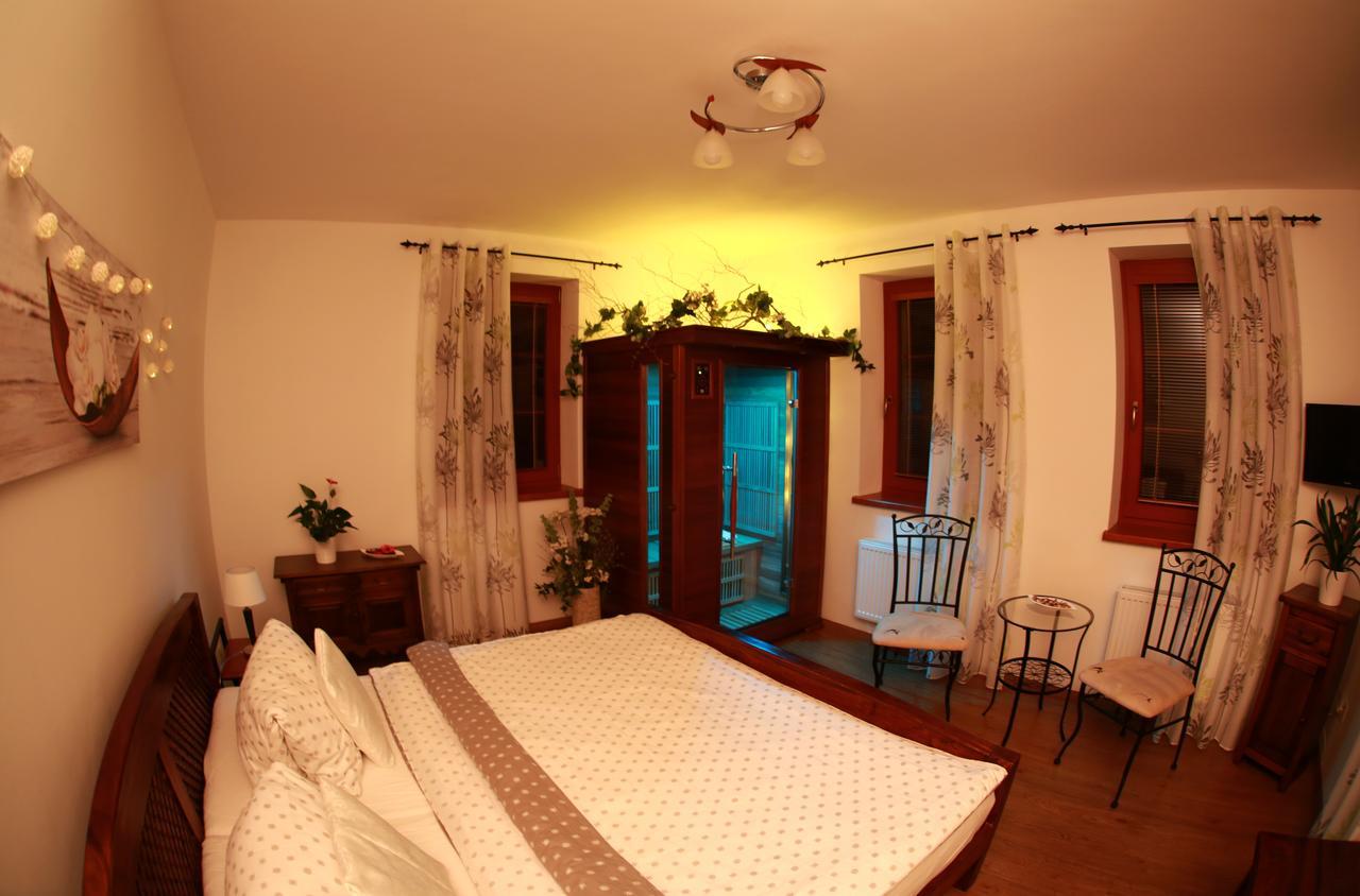 Отель Penzion Recall Troskovice Экстерьер фото